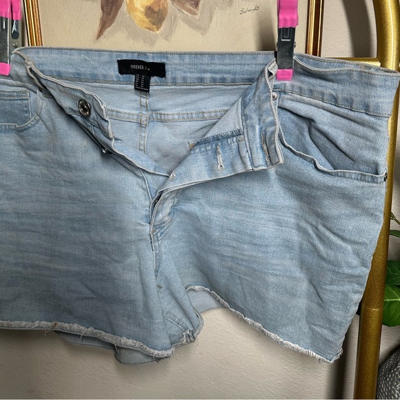 Forever 21 Light Wash Denim Jacket with Silver Buttons - Picture 2 of 5